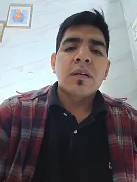 Snapshot of latino17 chatting on November 16, 2025, 7:24 am latino17 online show from November 16, 2025, 7:24 am