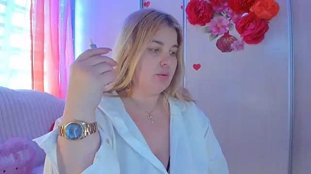 CoraSwon online show from March 18, 2025, 11:55 am