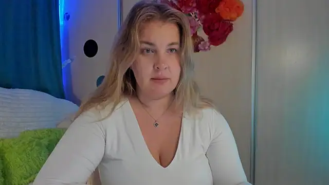 CoraSwon online show from September 8, 2025, 6:18 pm