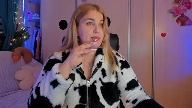 Snapshot of CoraSwon chatting on February 6, 2026, 5:31 pm CoraSwon online show from February 6, 2026, 5:31 pm