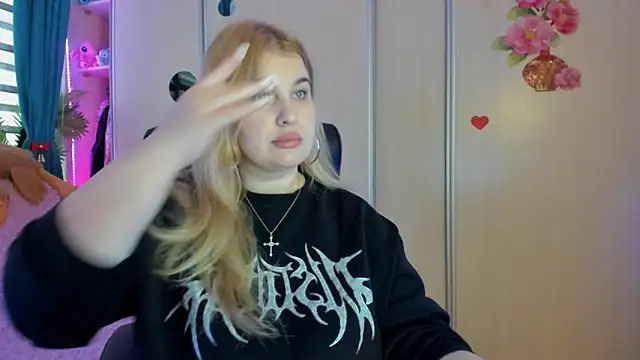 Snapshot of CoraSwon chatting on February 19, 2026, 7:05 am CoraSwon online show from February 19, 2026, 7:05 am