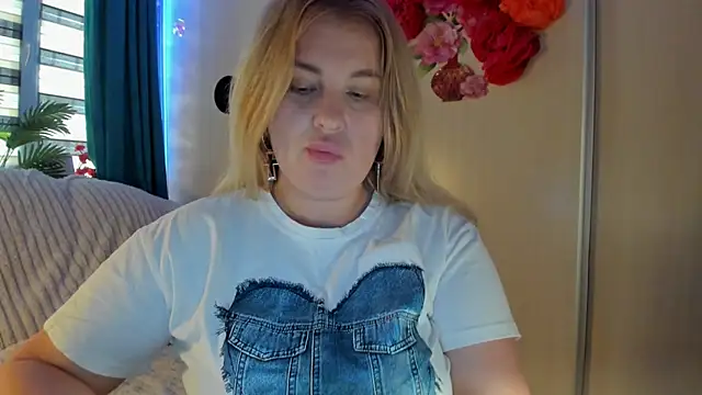 CoraSwon online show from October 20, 2025, 7:53 am