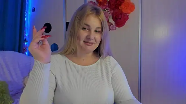 CoraSwon online show from September 22, 2025, 6:14 pm