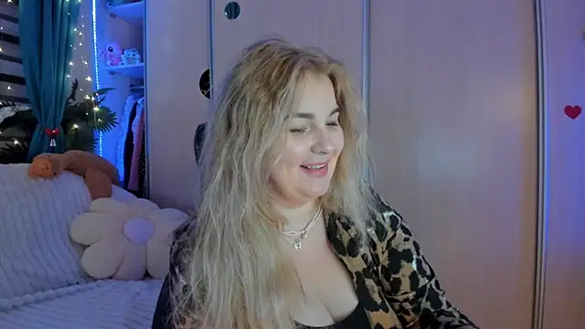 Snapshot of CoraSwon chatting on February 4, 2026, 3:07 pm CoraSwon online show from February 4, 2026, 3:07 pm