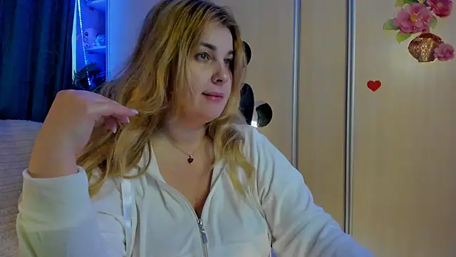 CoraSwon online show from April 14, 2026, 7:24 am