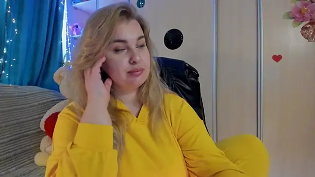 CoraSwon online show from March 10, 2026, 2:32 pm