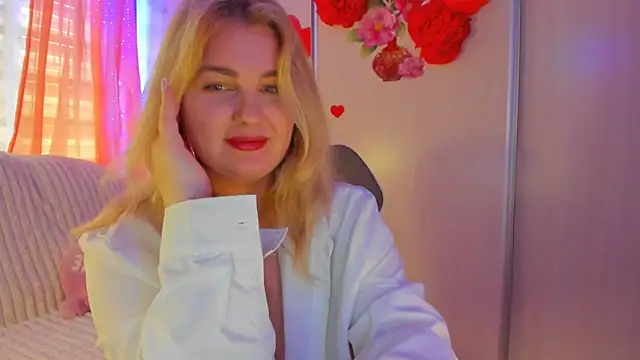 CoraSwon online show from March 13, 2025, 11:19 am