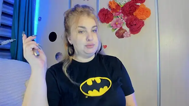 CoraSwon online show from October 15, 2025, 8:39 pm