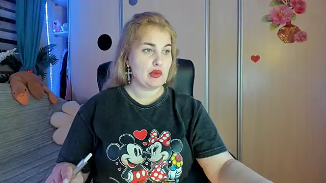 Snapshot of CoraSwon chatting on February 15, 2026, 3:44 pm CoraSwon online show from February 15, 2026, 3:44 pm