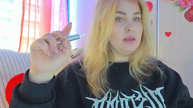 CoraSwon online show from March 19, 2025, 8:45 am