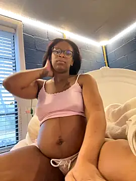 KLoveeee online show from November 29, 2025, 9:48 pm