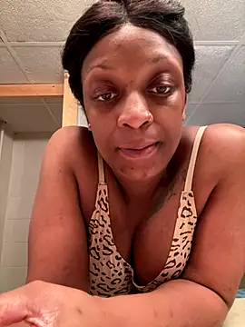 KLoveeee online show from November 23, 2025, 7:07 am