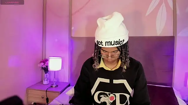 Maxim-Walker online show from September 21, 2025, 3:33 am