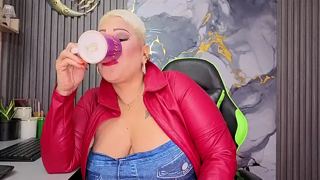 GianellaCox  online show from March 28, 2026, 10:16 am