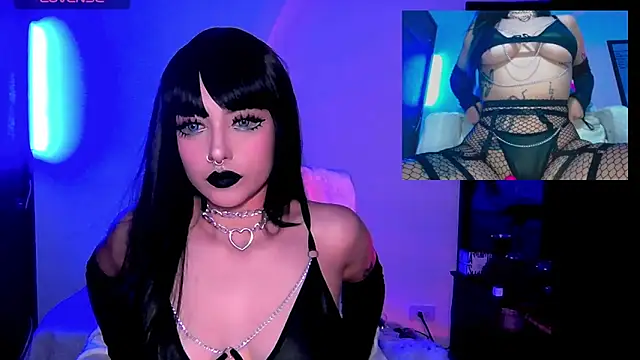 HollyDominic online show from February 28, 2025, 5:04 pm