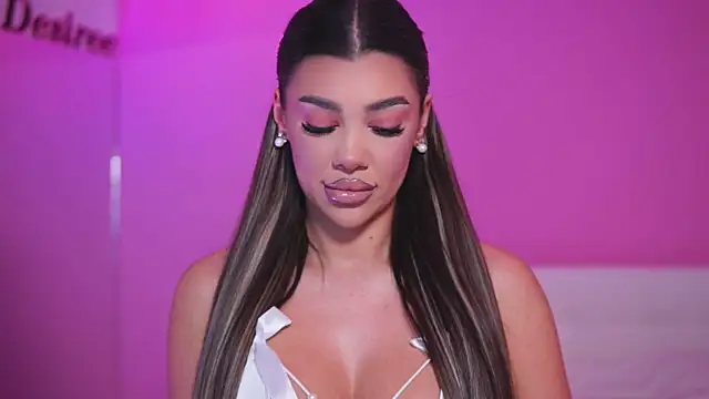 NatyDesiree online show from March 9, 2025, 5:11 am