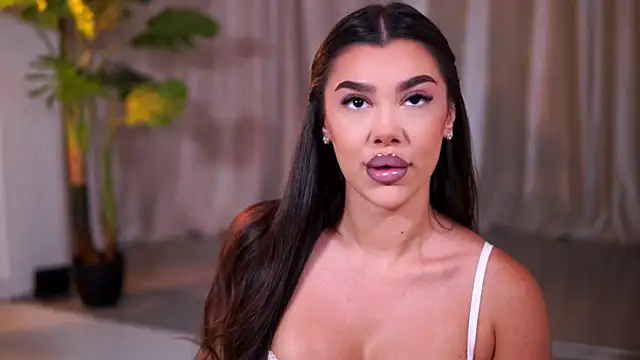 NatyDesiree online show from June 19, 2026, 7:20 pm