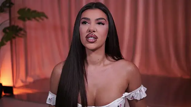 NatyDesiree online show from April 15, 2026, 7:58 pm