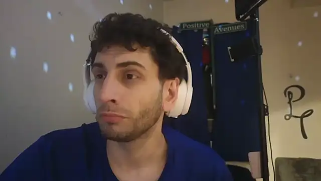 pantslesstraveler plt online show from February 25, 2025, 12:49 pm