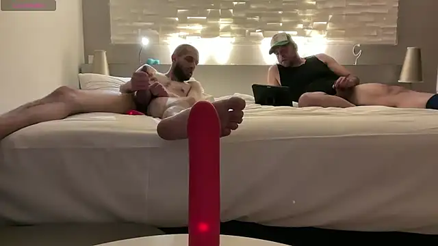 pantslesstraveler plt online show from January 8, 2026, 7:47 am