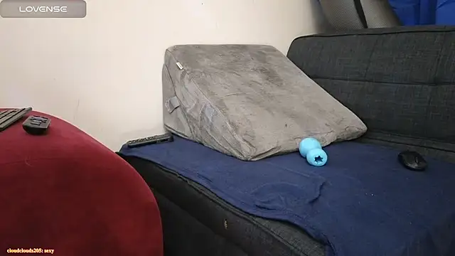 pantslesstraveler plt online show from March 13, 2025, 12:35 pm