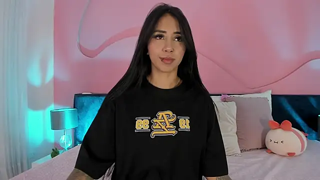 Alaia Manson online show from October 29, 2025, 11:53 am