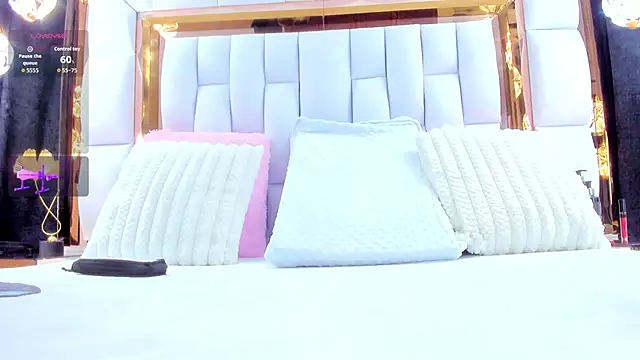 Snapshot of RileySweett chatting on November 19, 2025, 11:43 am RileySweett online show from November 19, 2025, 11:43 am