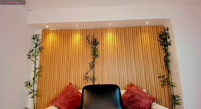 paulina sweett  online show from April 18, 2026, 12:29 pm