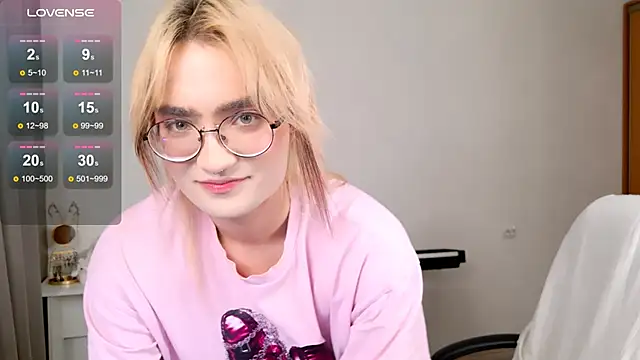 Snapshot of CuteYukiKun chatting on November 4, 2025, 9:18 pm CuteYukiKun online show from November 4, 2025, 9:18 pm