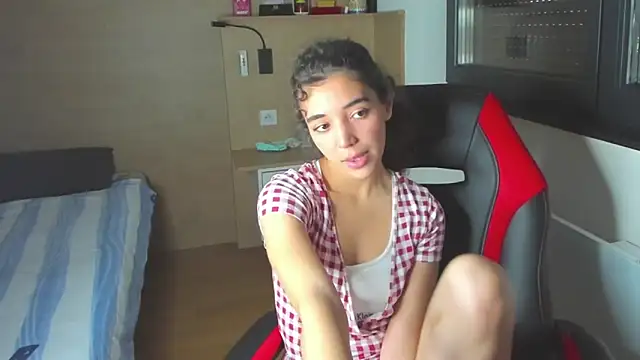 Snapshot of uniquerossie chatting on October 23, 2025, 7:40 am uniquerossie online show from October 23, 2025, 7:40 am