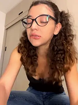 uniquerossie online show from January 14, 2026, 7:45 am