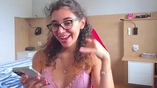 Snapshot of uniquerossie chatting on October 20, 2025, 12:17 pm uniquerossie online show from October 20, 2025, 12:17 pm