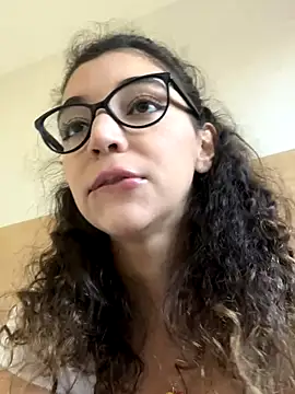 Snapshot of uniquerossie chatting on November 4, 2025, 9:24 am uniquerossie online show from November 4, 2025, 9:24 am