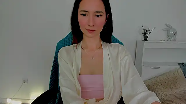 crystalnut online show from November 16, 2025, 3:11 am