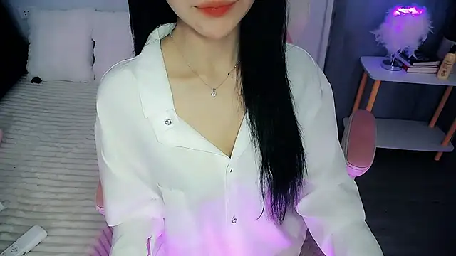 Snapshot of San___San chatting on April 12, 2026, 11:46 am San San online show from April 12, 2026, 11:46 am