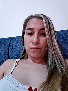 Snapshot of Iris_love18 chatting on February 18, 2026, 12:45 pm Iris love18 online show from February 18, 2026, 12:45 pm