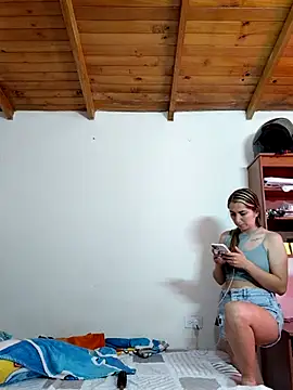 Snapshot of Iris_love18 chatting on February 26, 2026, 2:39 pm Iris love18 online show from February 26, 2026, 2:39 pm