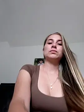 Snapshot of Iris_love18 chatting on February 15, 2026, 8:30 pm Iris love18 online show from February 15, 2026, 8:30 pm