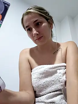 Snapshot of Iris_love18 chatting on February 28, 2026, 3:17 am Iris love18 online show from February 28, 2026, 3:17 am