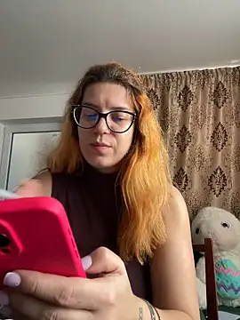 NadiraNoor online show from January 28, 2025, 11:17 am