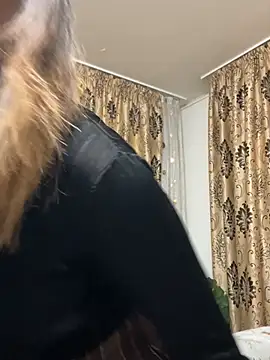 NadiraNoor online show from March 1, 2026, 10:10 pm