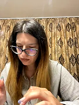 NadiraNoor online show from October 18, 2025, 4:42 pm