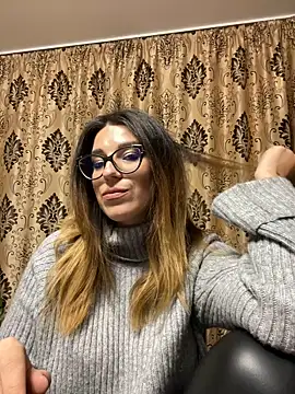 NadiraNoor online show from October 28, 2025, 3:33 pm