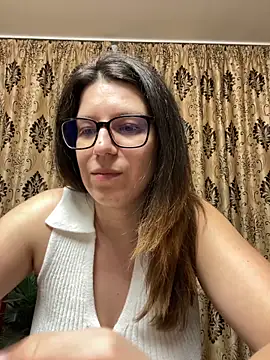 NadiraNoor online show from April 10, 2026, 11:12 pm