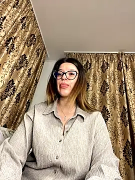 NadiraNoor online show from November 17, 2025, 10:58 pm