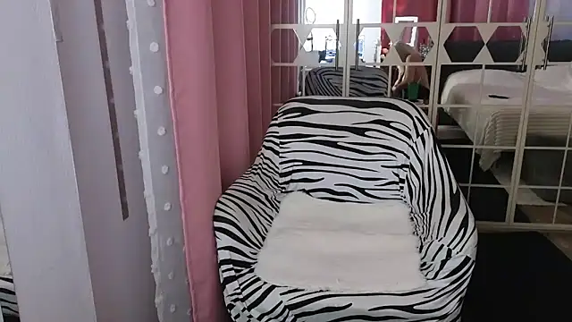 Ina HotX online show from November 15, 2025, 4:11 pm