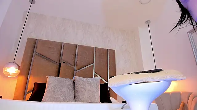 Martinaa Jones  online show from November 23, 2025, 7:24 pm