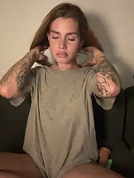 EmiliaCatalina online show from March 19, 2026, 12:21 am