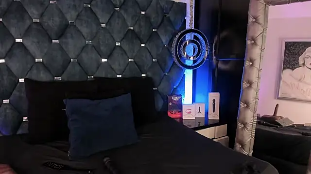 laura bassi online show from October 2, 2025, 4:05 am