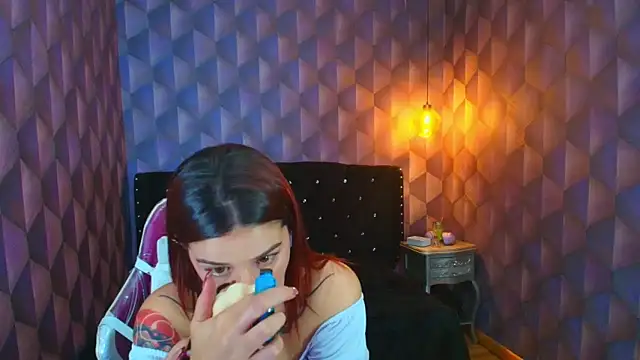 LiaHarryis online show from November 13, 2025, 6:23 pm